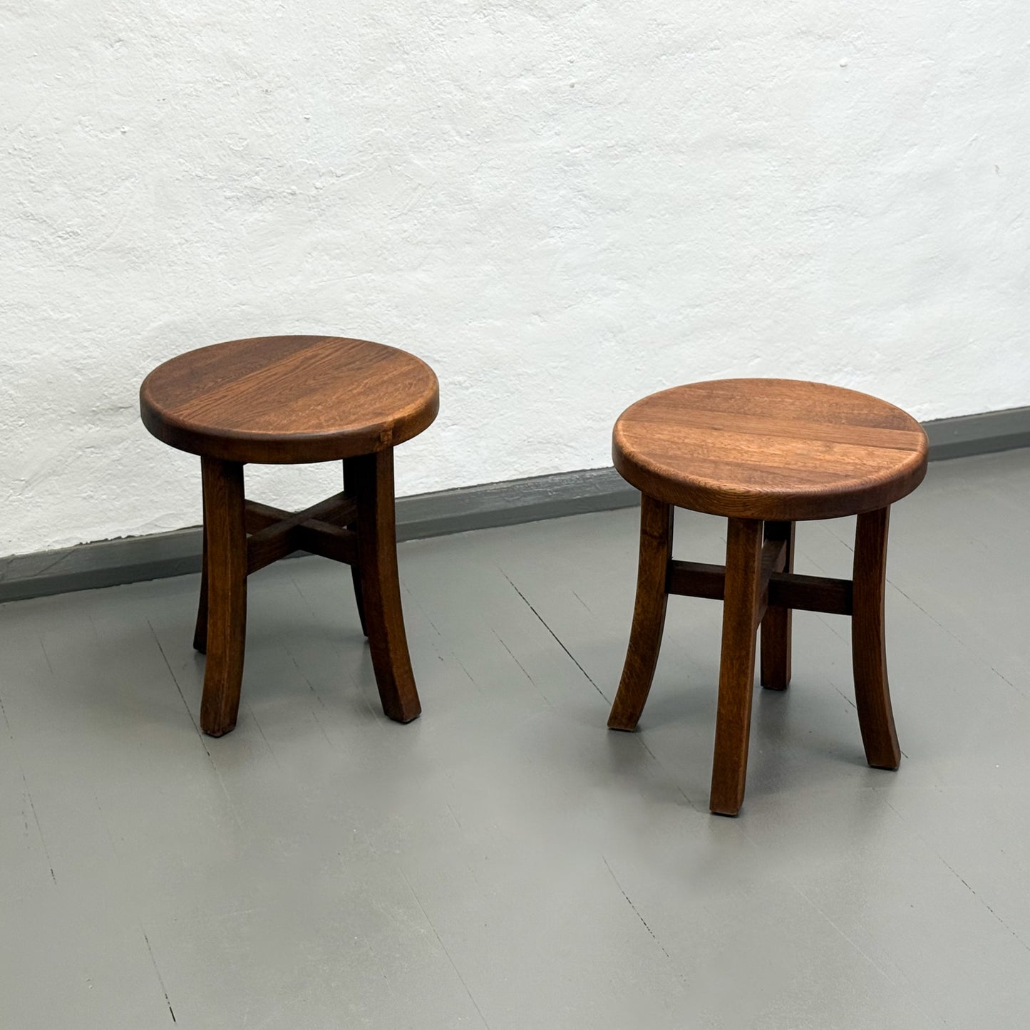 Round Curved Leg Stool
