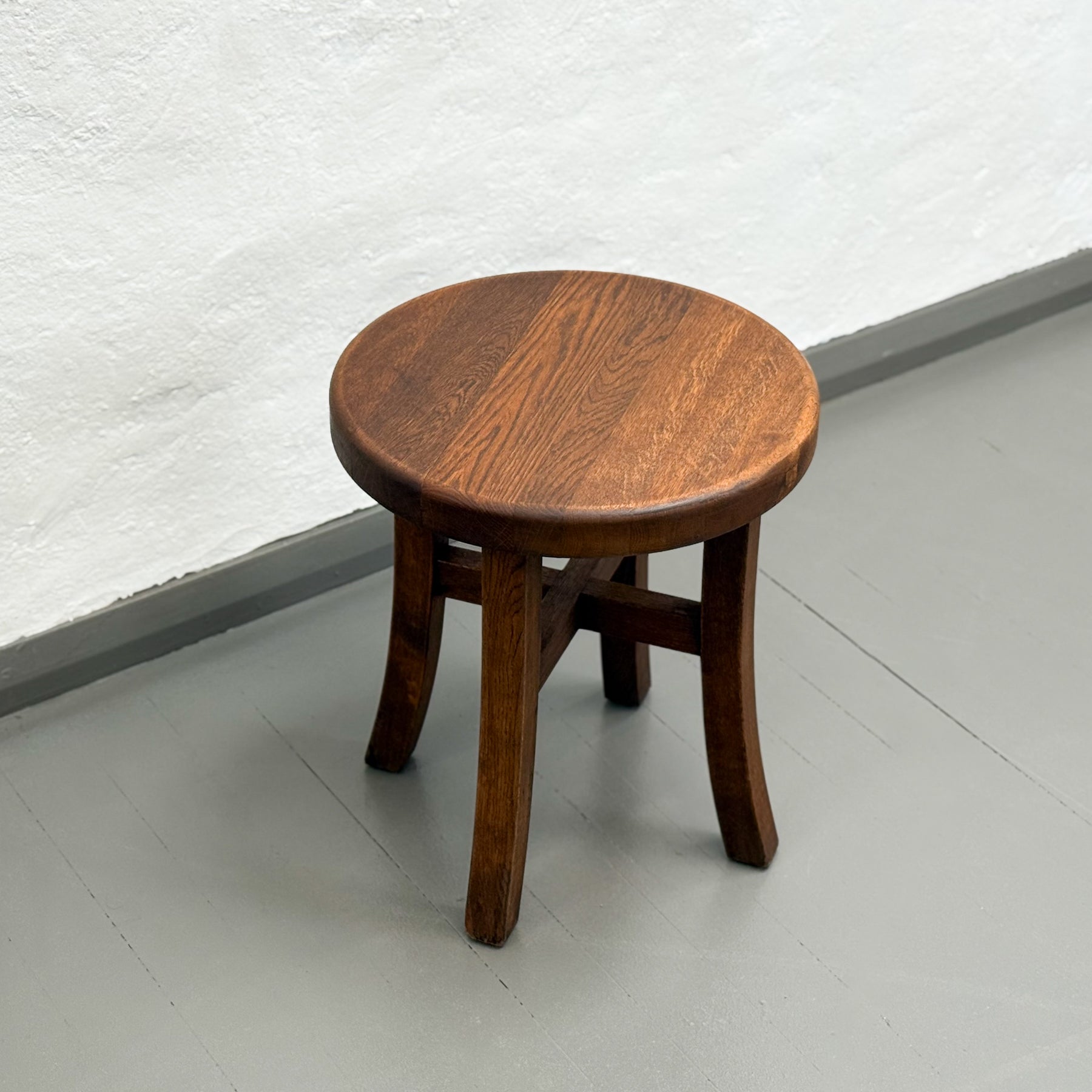 Round Curved Leg Stool