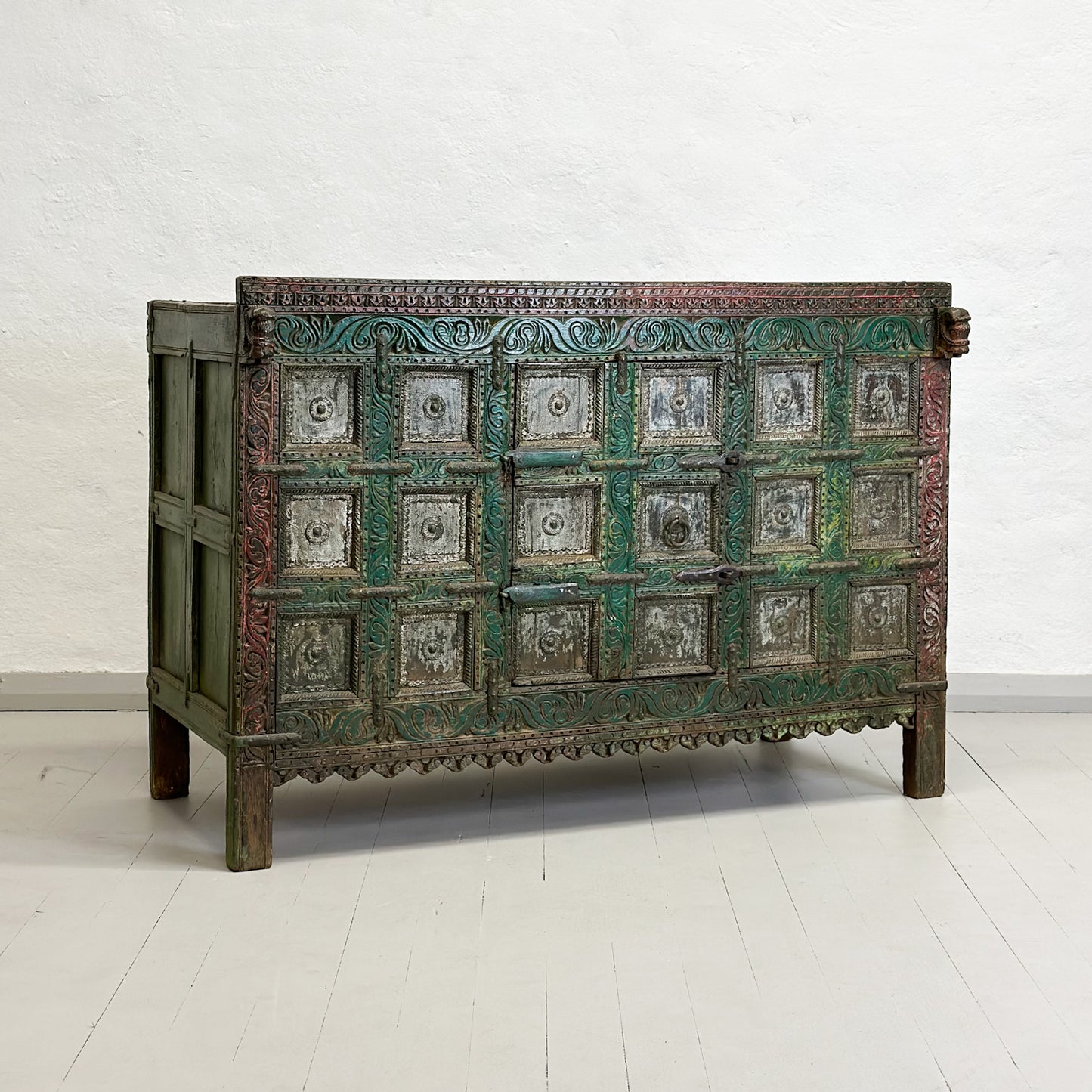 Green Majuce Chest