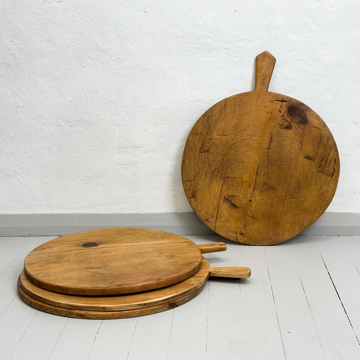 Large Round Waxed Vintage Chopping Board