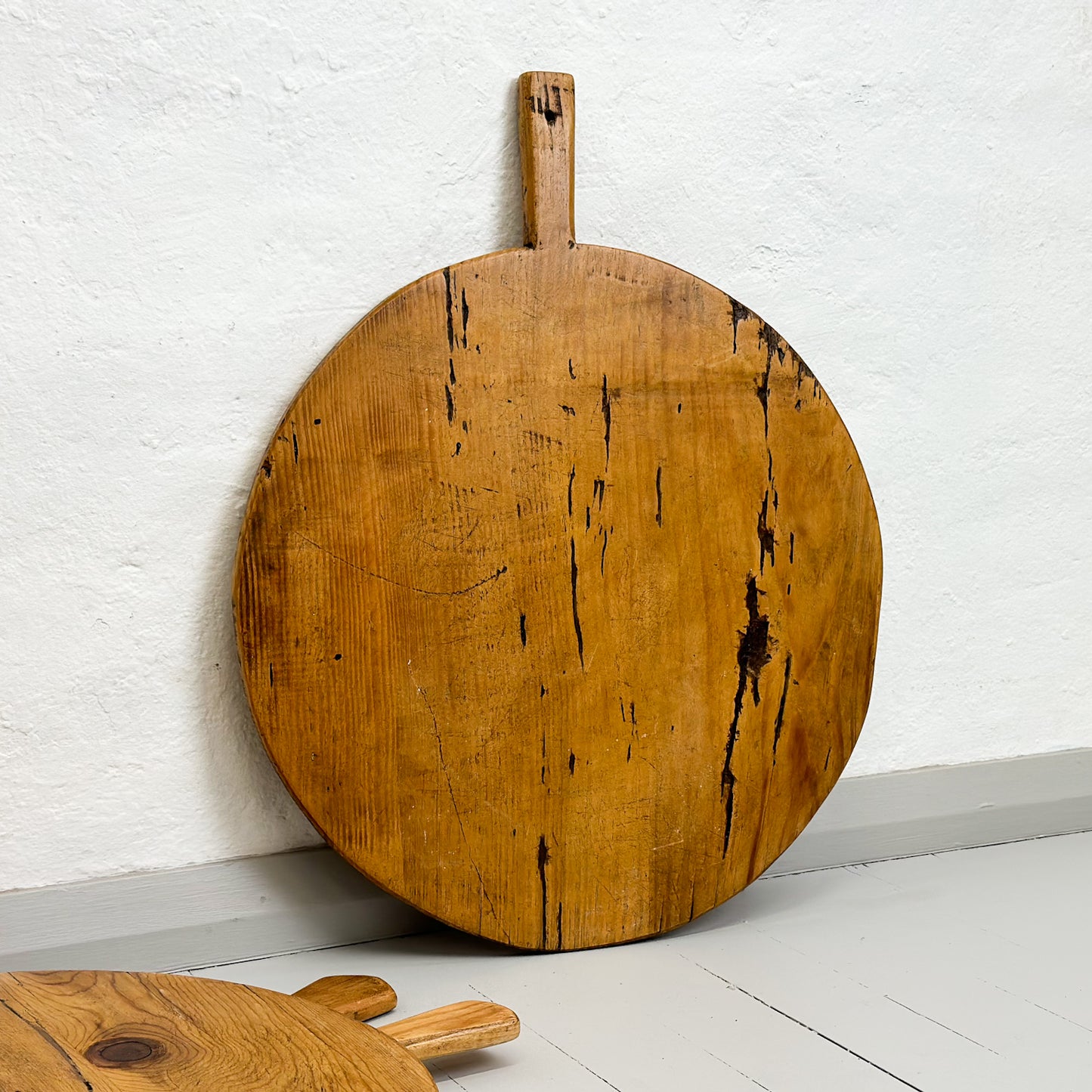 Large Round Waxed Vintage Chopping Board
