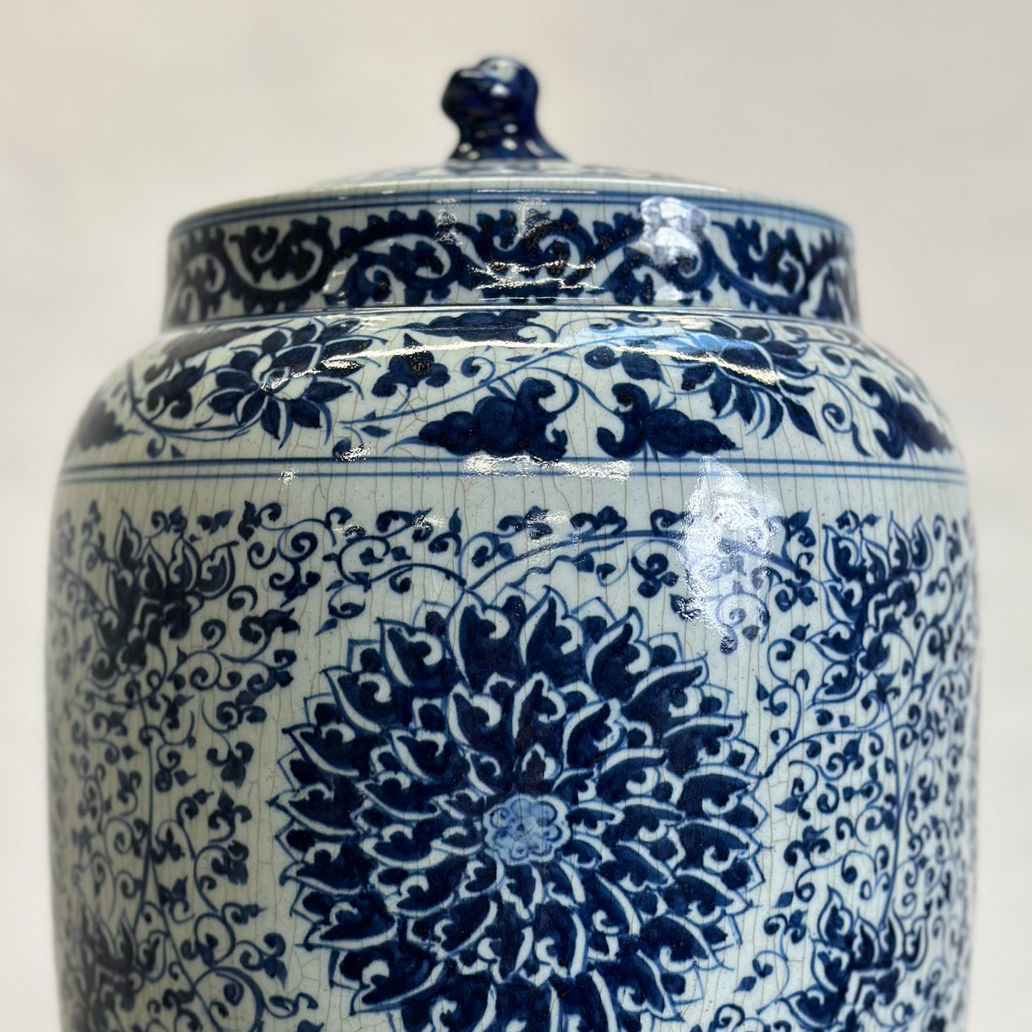 Chrysanthemum Porcelain Jar