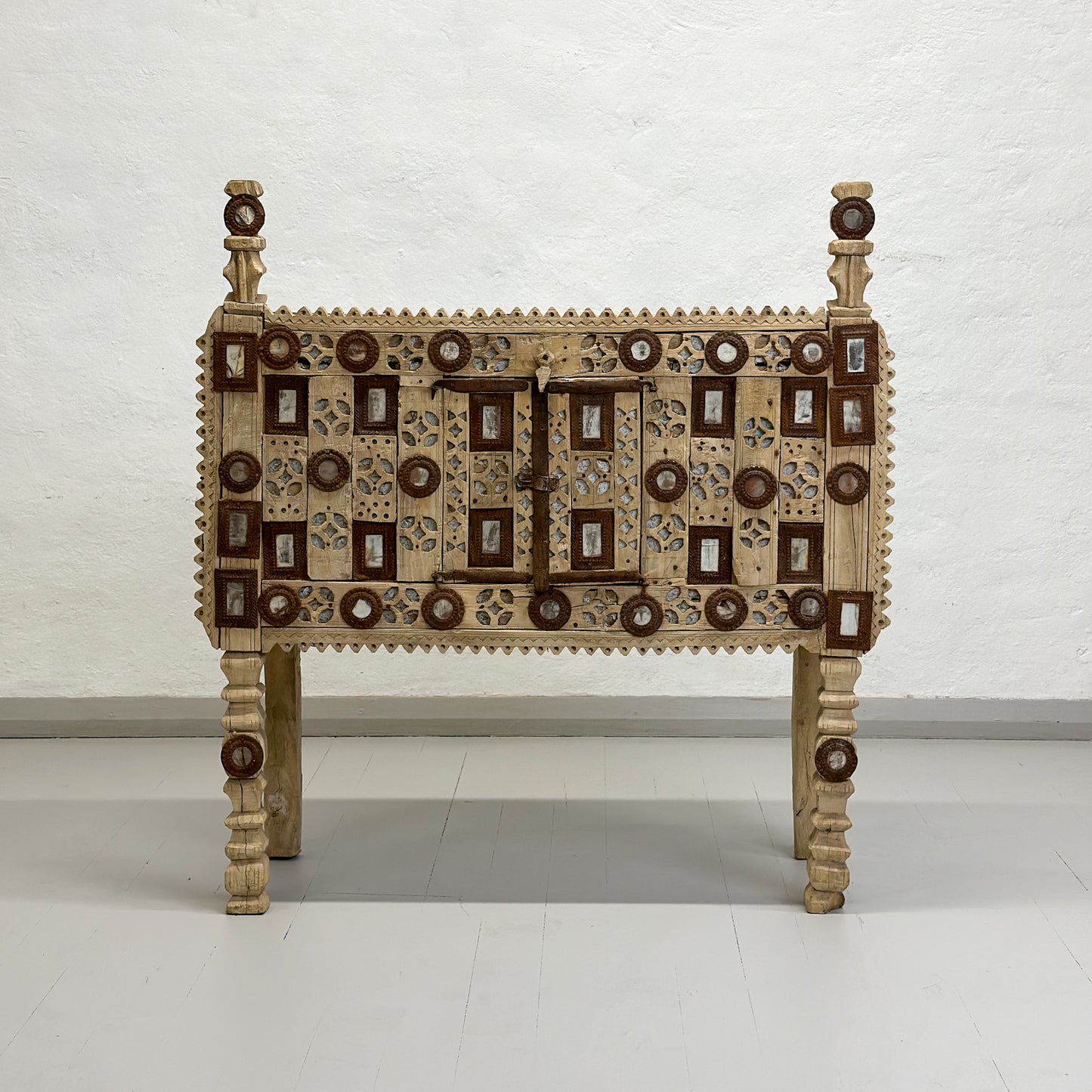 Vintage-Bleached-Indian-Damchiya-Table-Chest-Embellished-India-Console