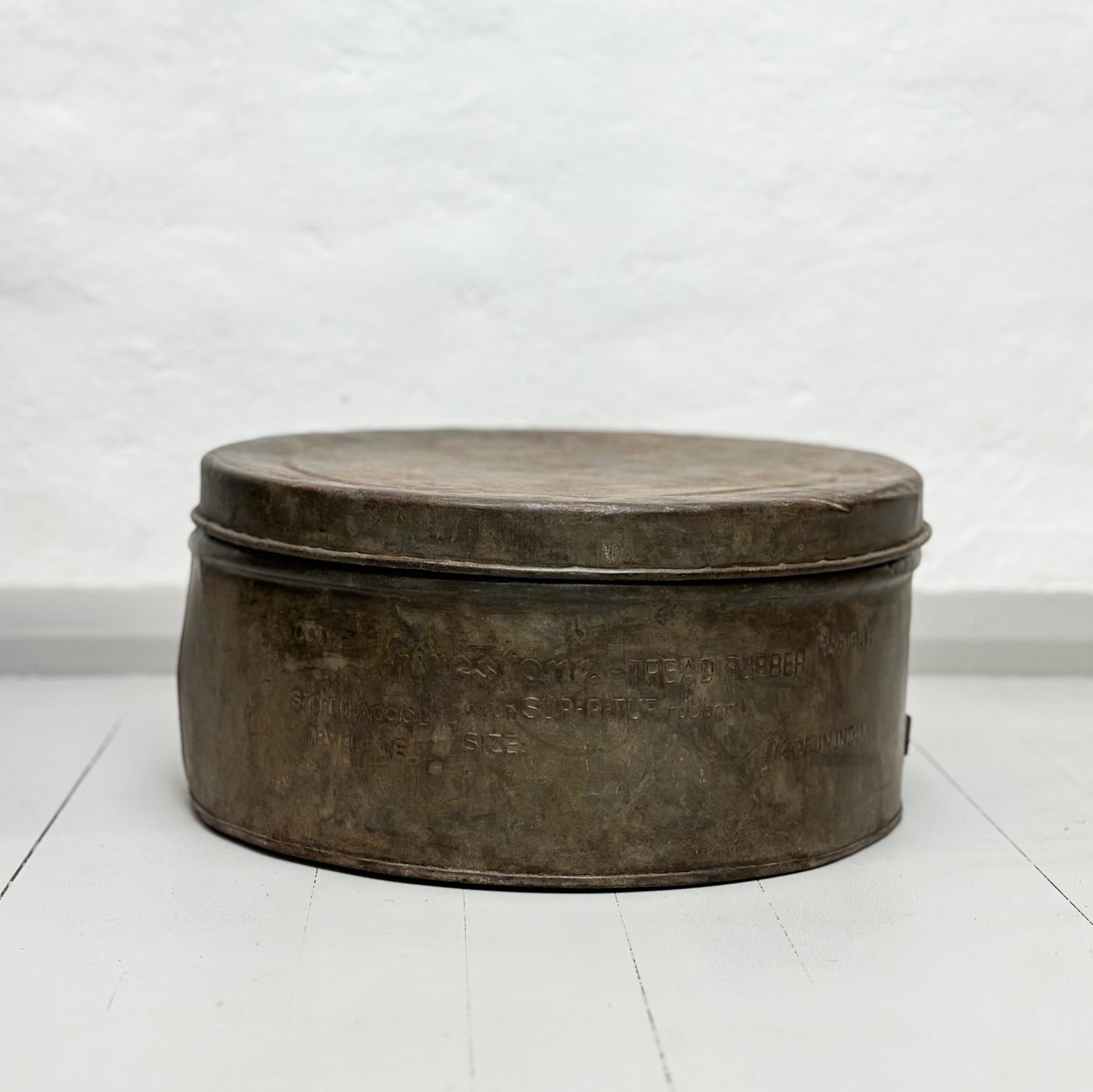 Round Vintage Iron Box with Lid