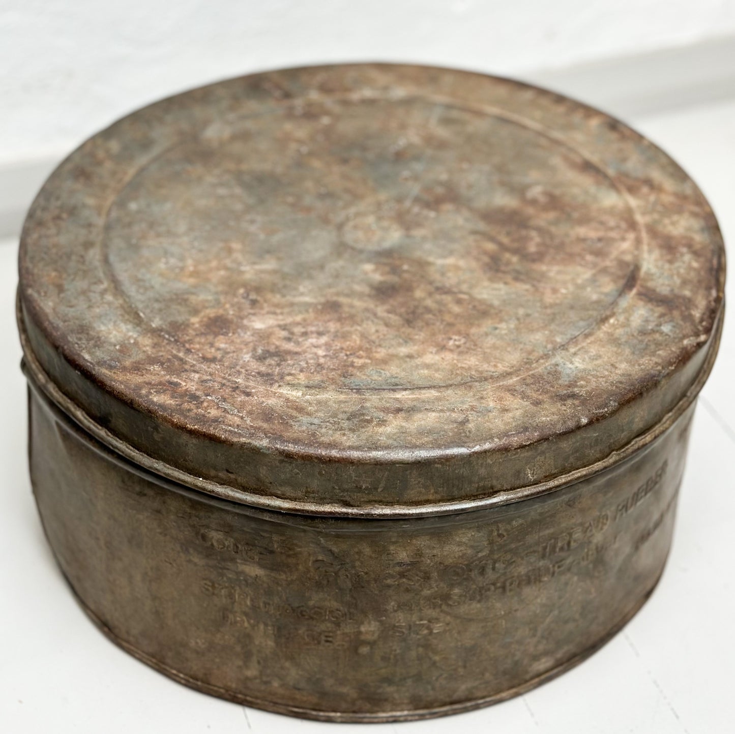 Round Vintage Iron Box with Lid