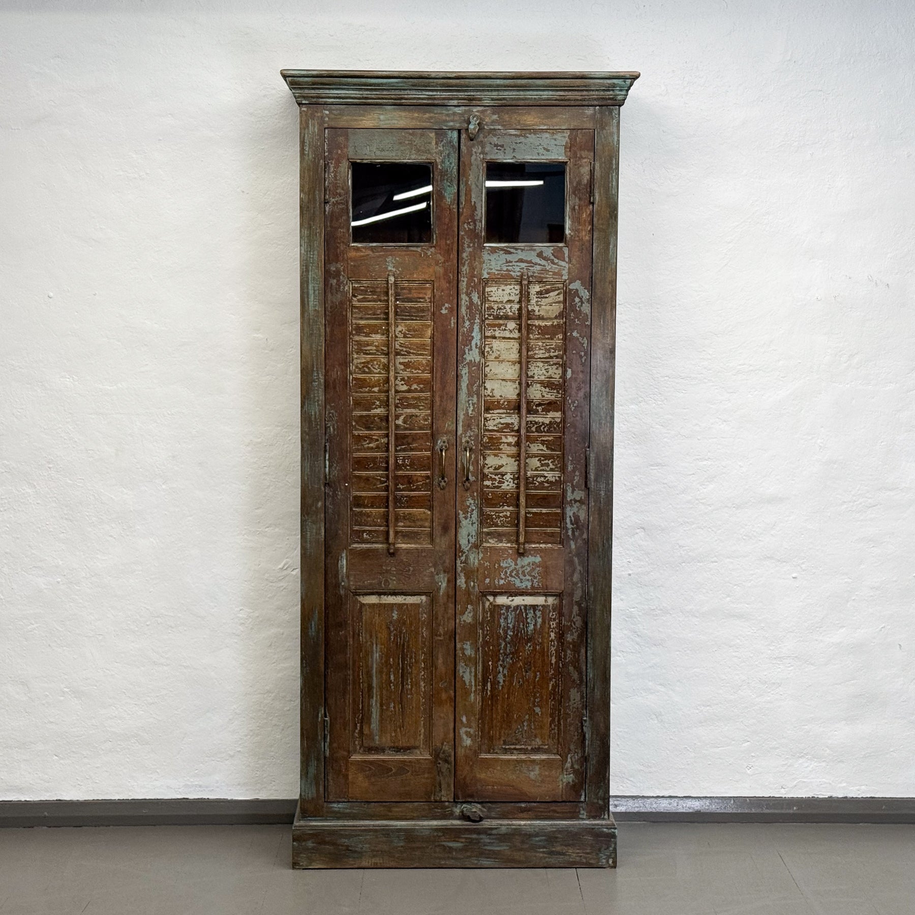 Louvered Door Almirah
