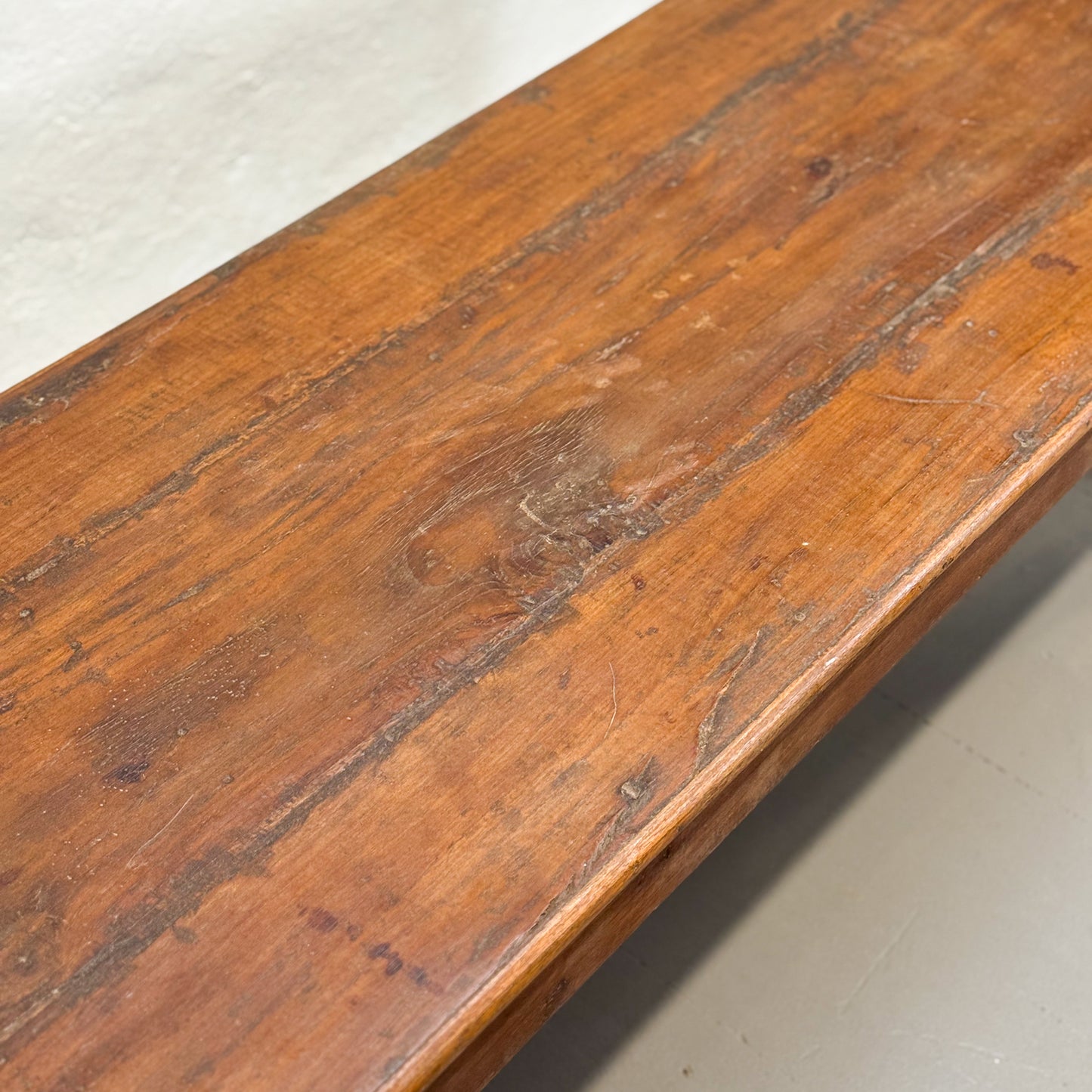 Simple Turned Leg Coffee Table