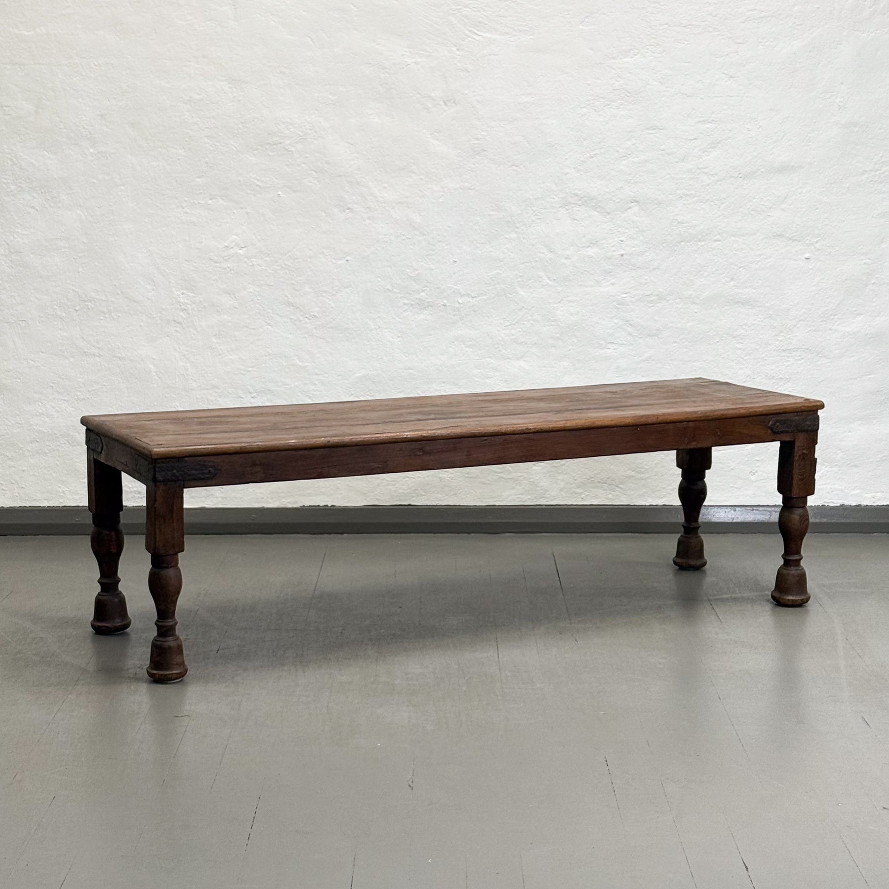 Simple Turned Leg Coffee Table