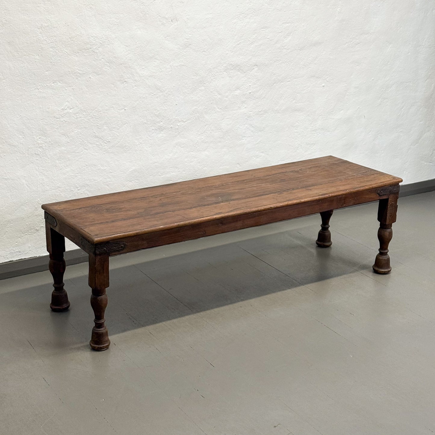 Simple Turned Leg Coffee Table