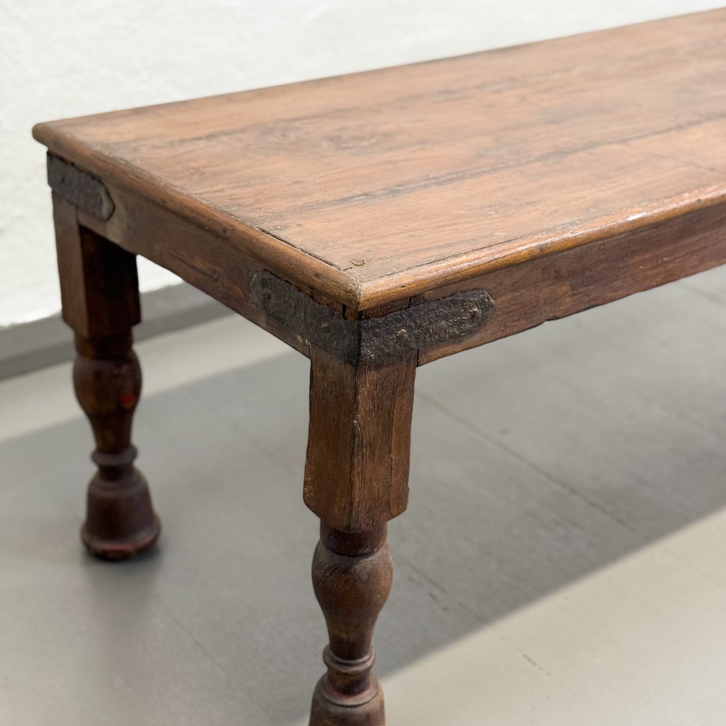 Simple Turned Leg Coffee Table