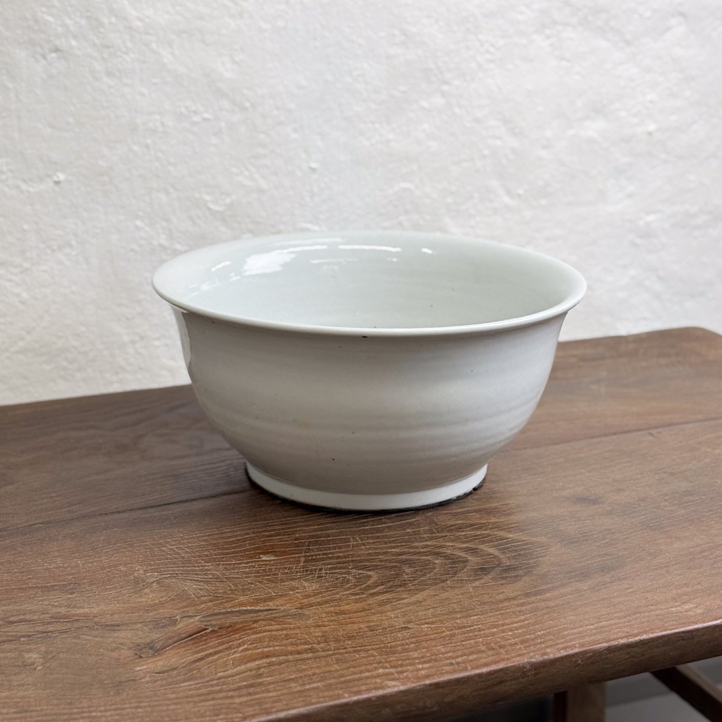 Simple Lipped White Porcelain Bowl
