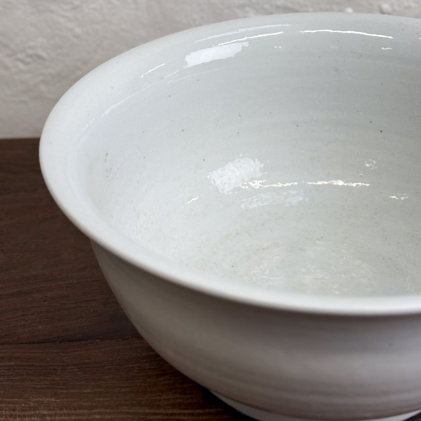 Simple Lipped White Porcelain Bowl