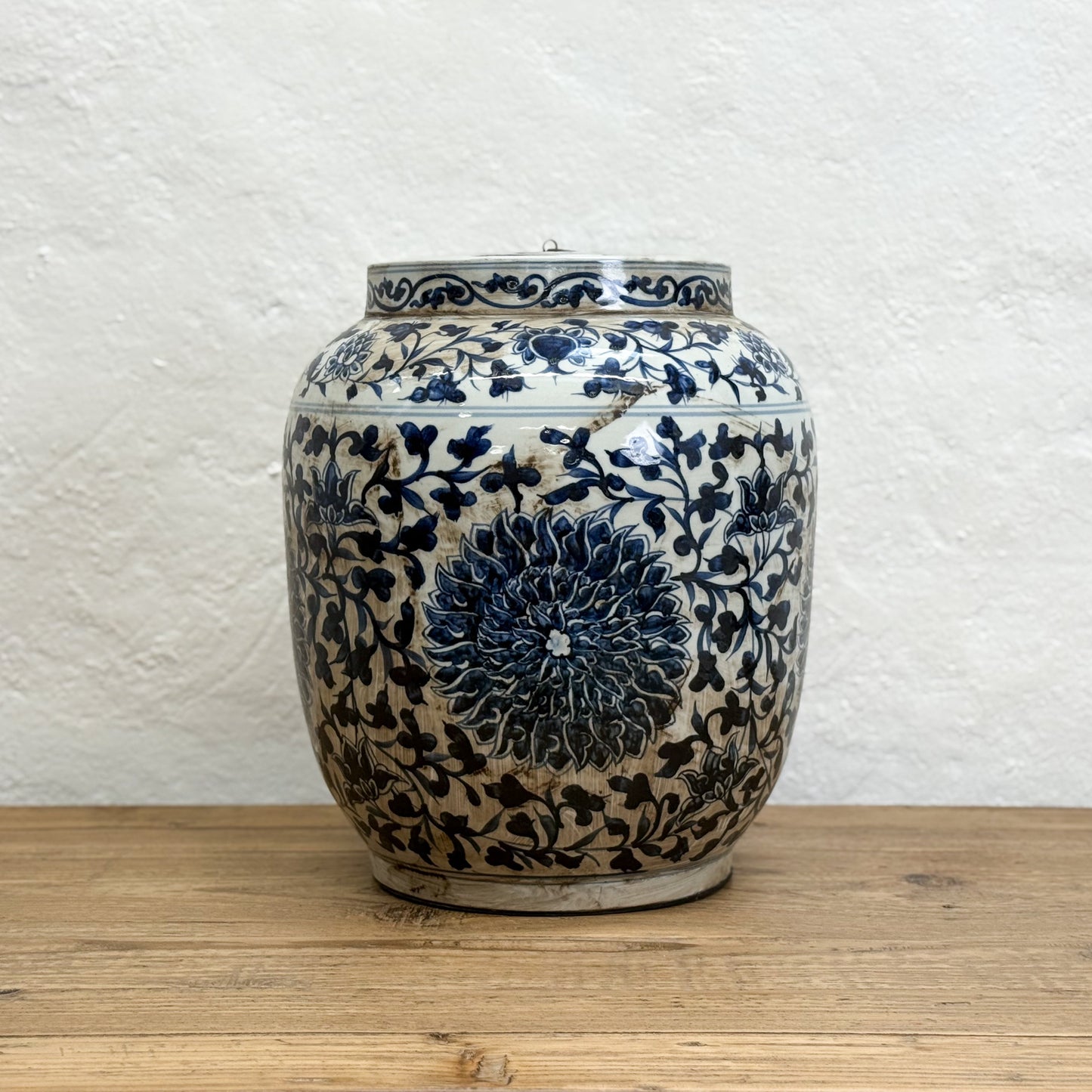 Large Chrysanthemum Porcelain Jar
