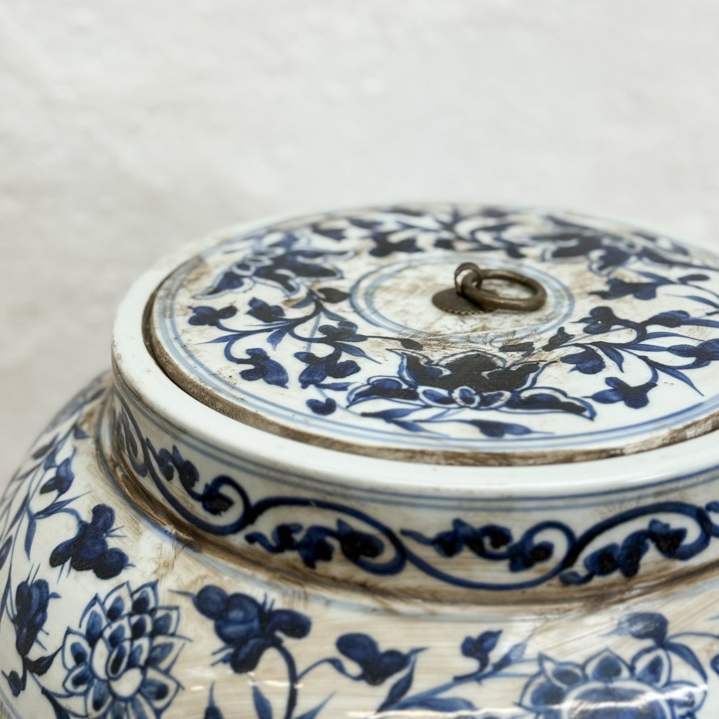 Large Chrysanthemum Porcelain Jar