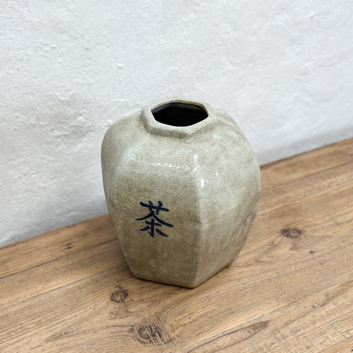 Crackled Hu Tea Jar
