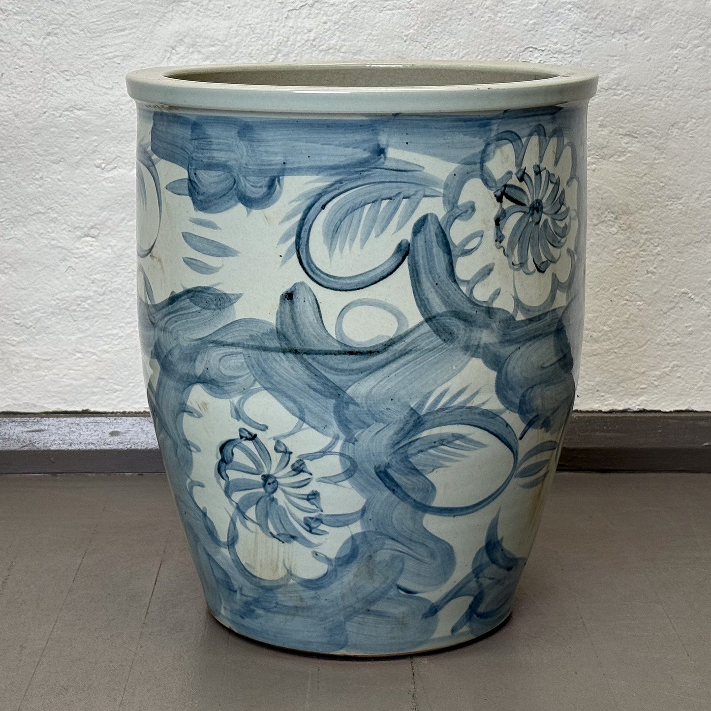 Decorative tile with floral design in blue on a beige background