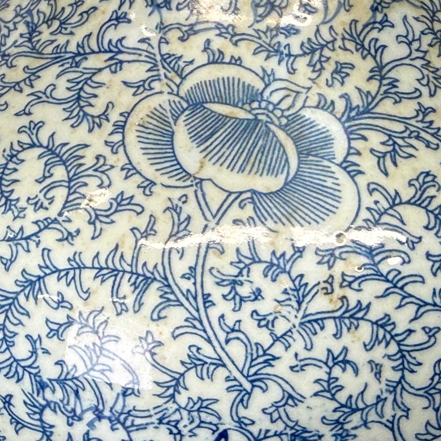 Blue floral pattern on a ceramic tile