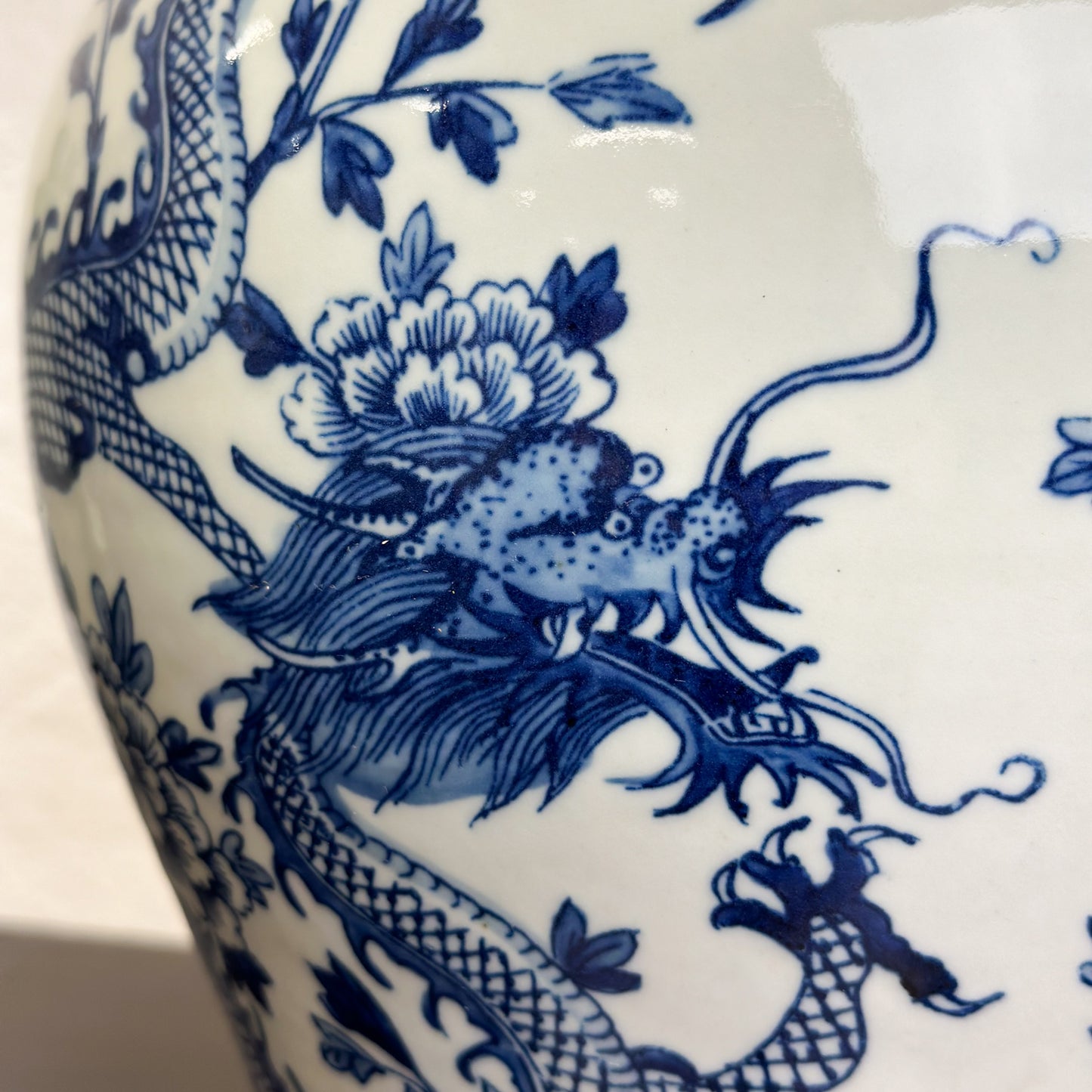 Chinese-Blue-and-White-Porcelain-Temple-Jar-Dragon-Floral