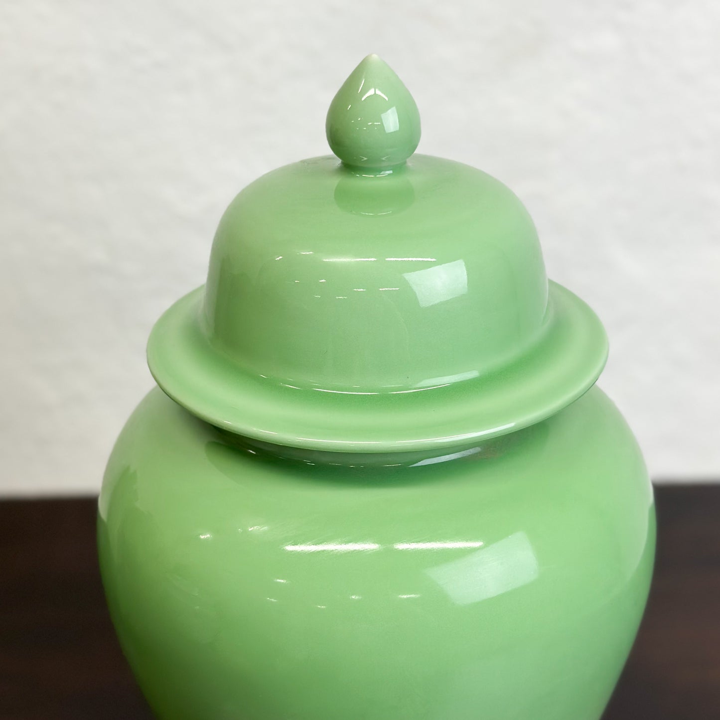 Chinese-Porcelain-Temple-Jar-Apple-Green