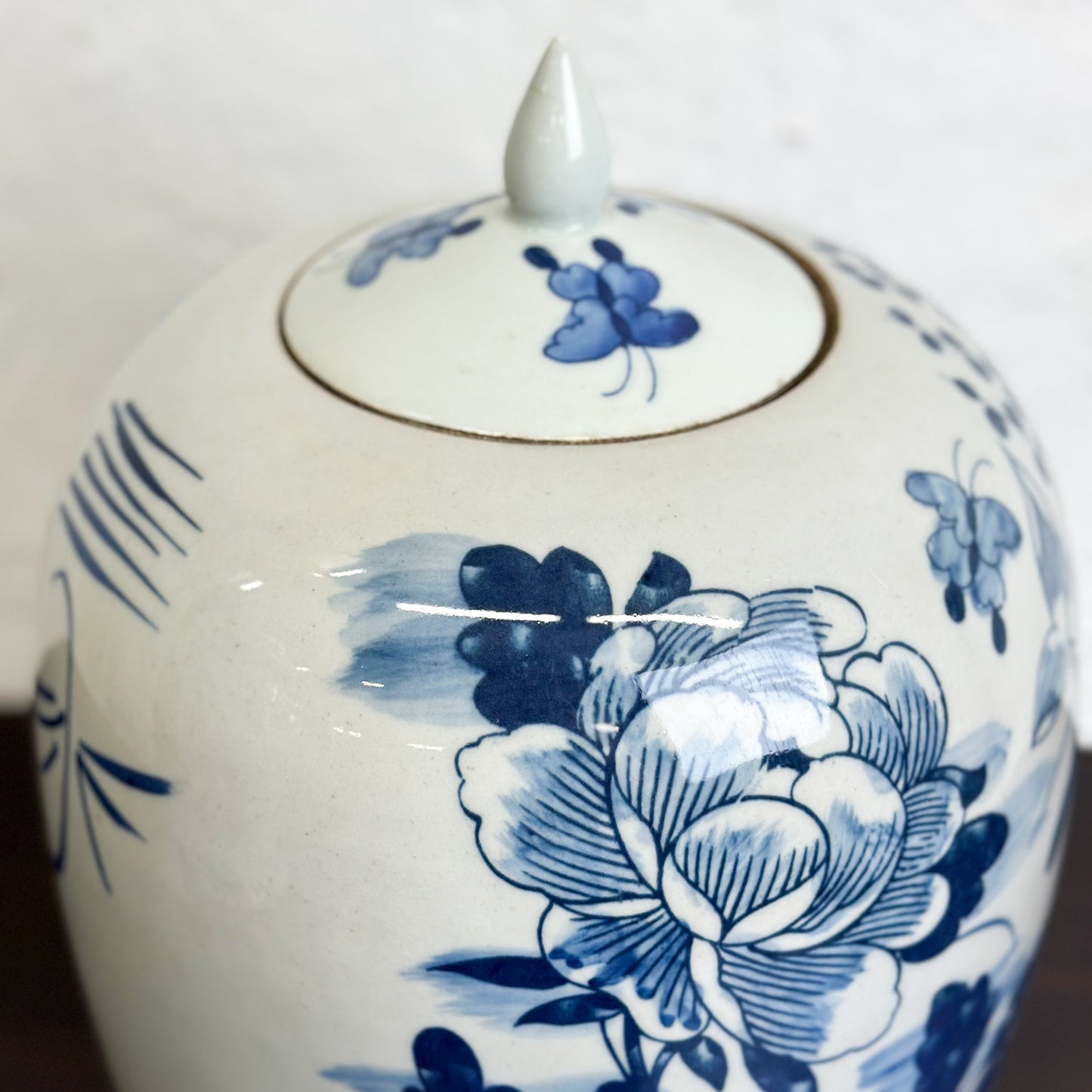 Lotus Pond Porcelain Melon Jar