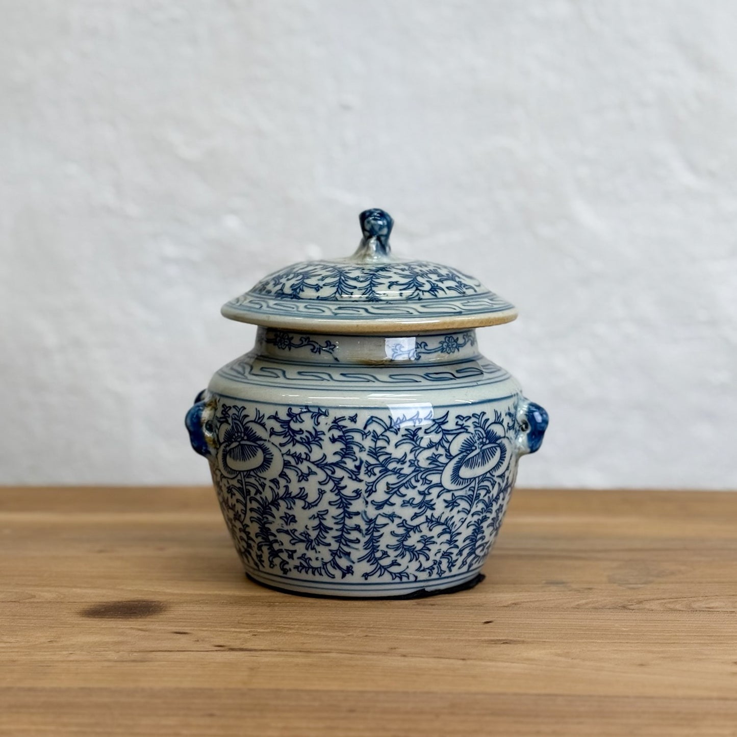 Small Sweet Pea Porcelain Turine