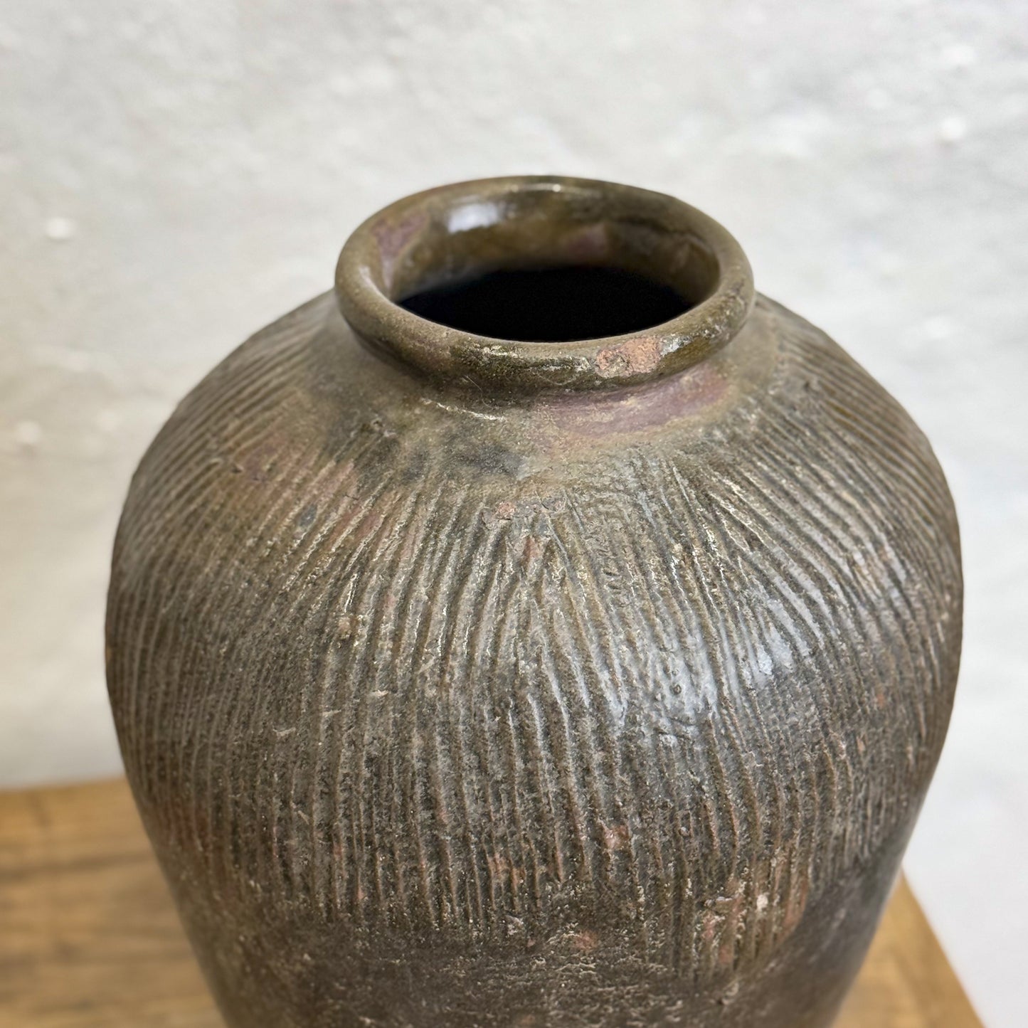 POR9977-Scored-Ceramic-Chinese-China-Vintage-Olive-Jar-Vase.3