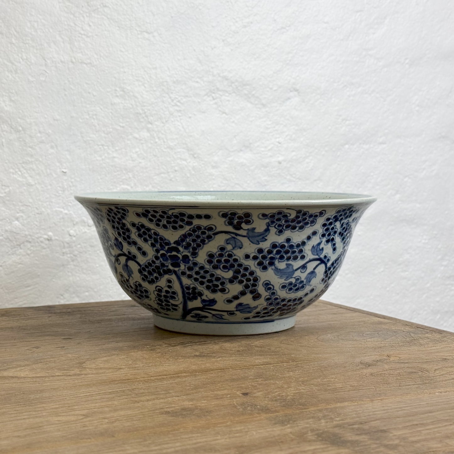 POR9993-China-Chinese-Porcelain-Blue-White-Berry-Hand-Painted-Bowl.1